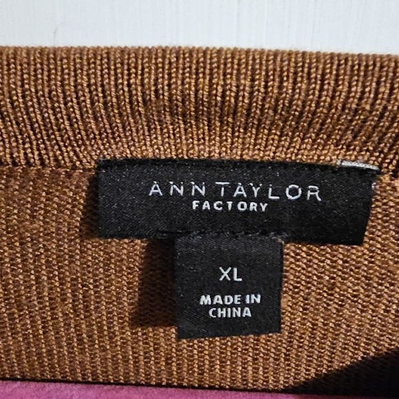 Ann Taylor floral top. Size xlarge. - Picture 2 of 4